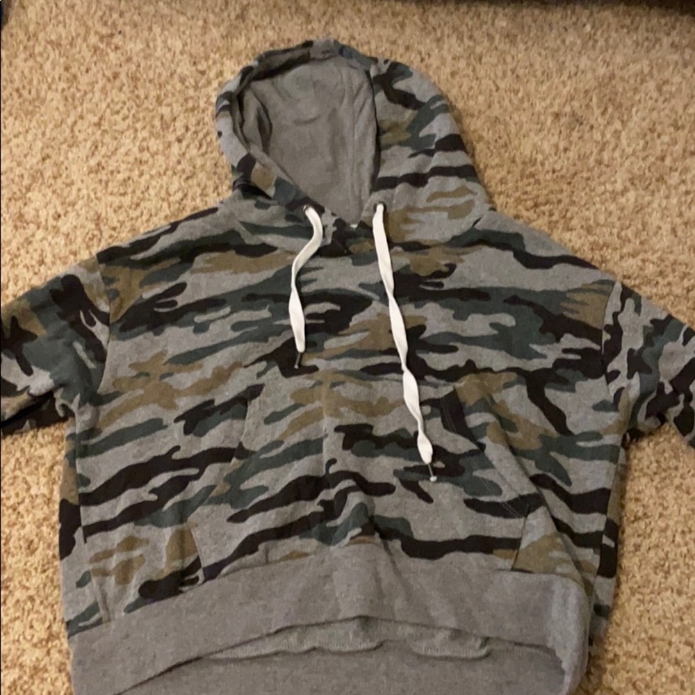 Cropped camo hoddie